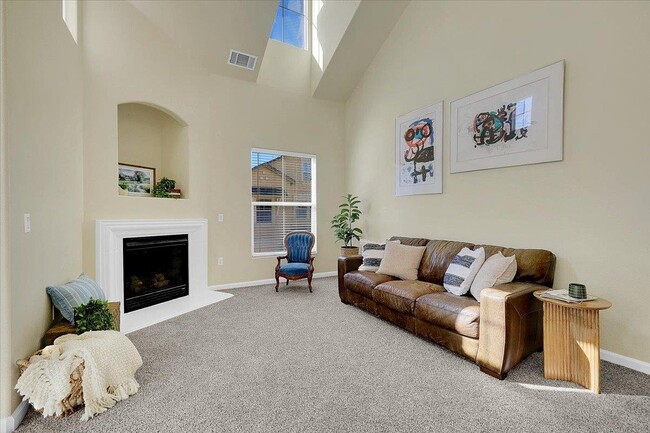 Foto del edificio - 5350 Dunlay Dr