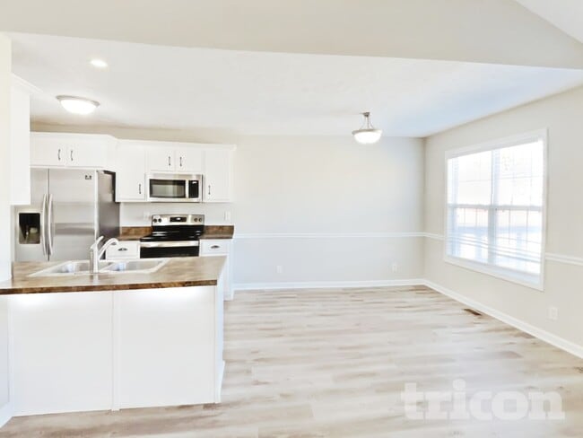 Foto del edificio - 141 Buttermere Dr