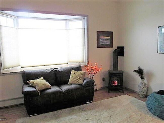 Building Photo - Cute little space to call home