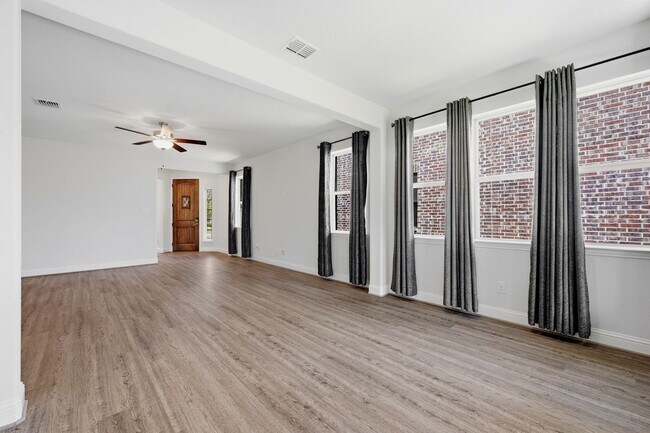 Foto del edificio - 3016 Sunnyside Dr
