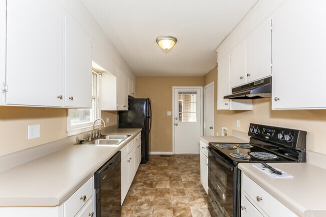 Foto del edificio - Now Available!