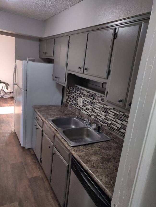 Building Photo - 103 Thornwell Ct