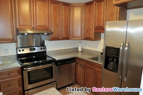 Building Photo - 3420 Golfview Dr