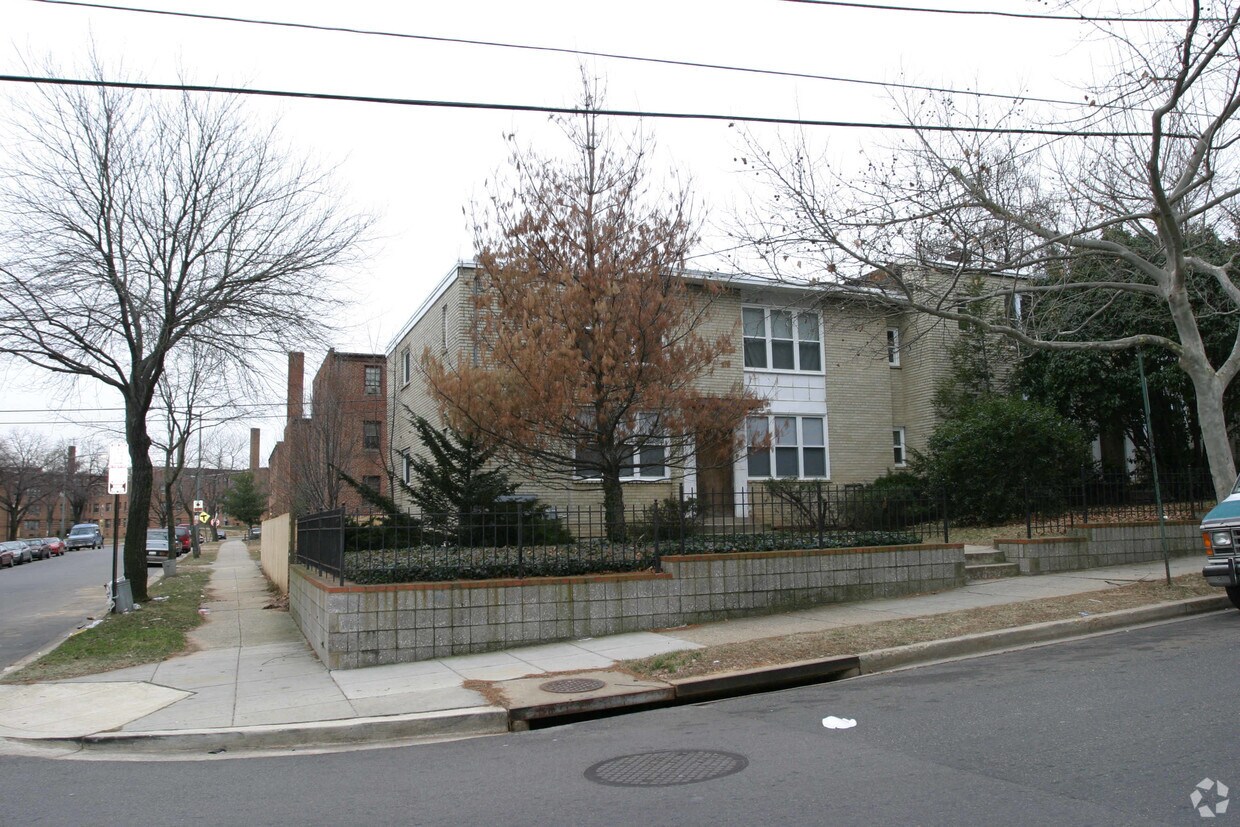 Building Photo - 2117 M St NE