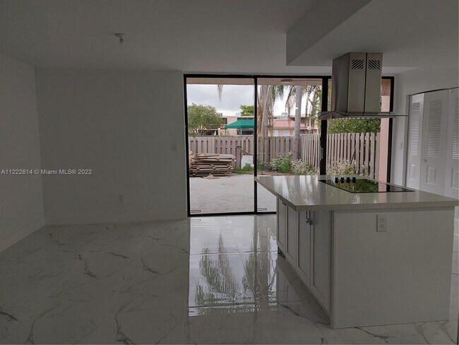 Foto del edificio - 20571 NE 6th Ct