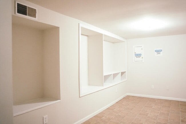 Building Photo - 916 W Lombard St