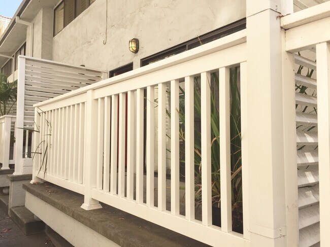 Foto del edificio - 11650 Mayfield Ave