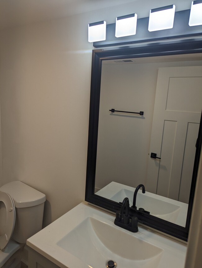 Foto del edificio - 380 Oak Trails Rd