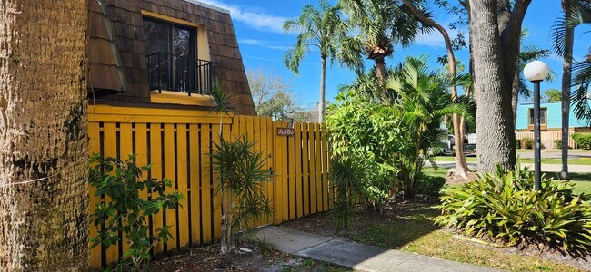 Foto del edificio - 12339 Woodrose Ct