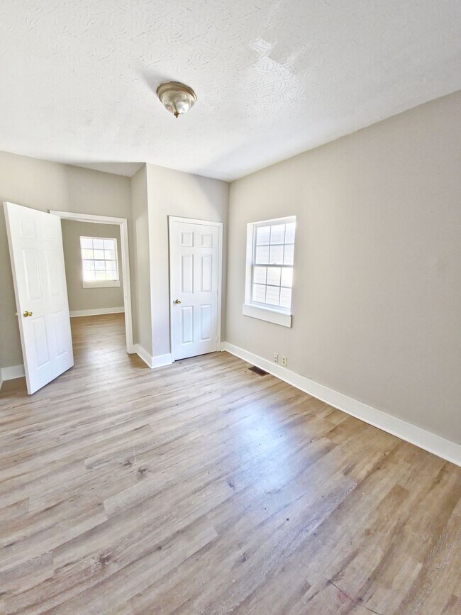 Building Photo - 1303 S 26th St