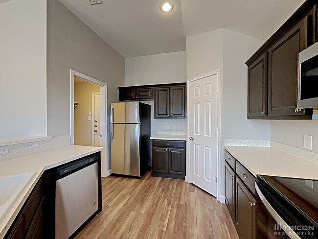 Foto del edificio - 710 Green Acres Ln