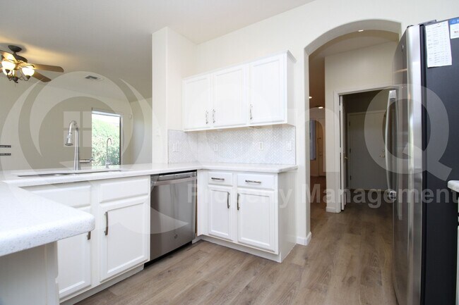 Foto del edificio - 3250 E Hampton Ln