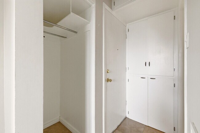 Foto del edificio - PRICE DROP!  Newly Renovated Studio Apt. in Classic Victorian Home in Baker District