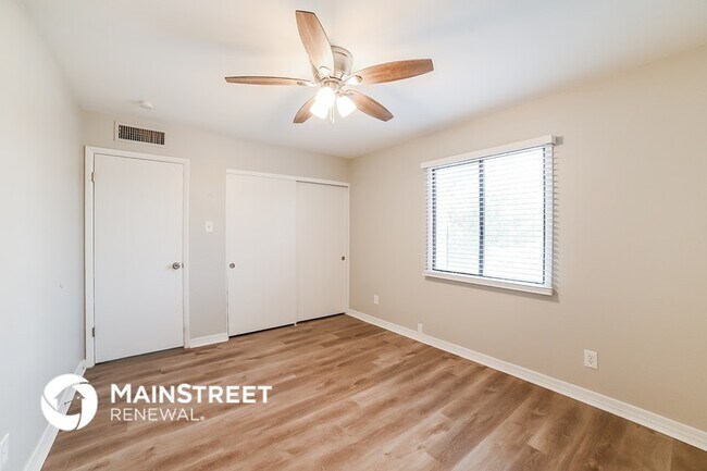 Foto del edificio - 3350 W Country Gables Dr