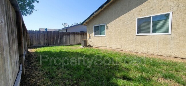 Building Photo - 1296 Spruce Ln, Apt #22