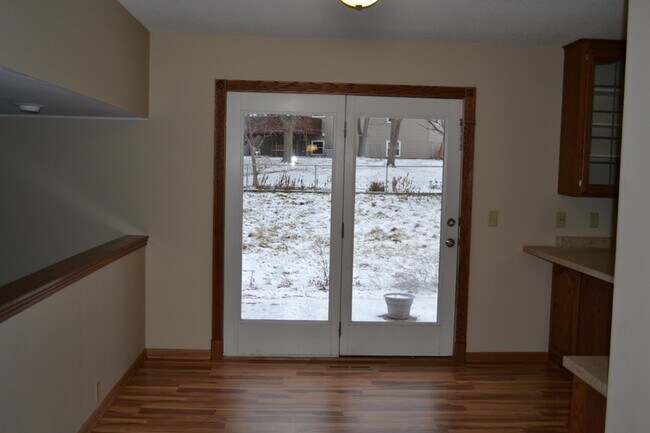Foto del edificio - Fenced backyard! 3 Bed/1.5 Bath- Over 2000...