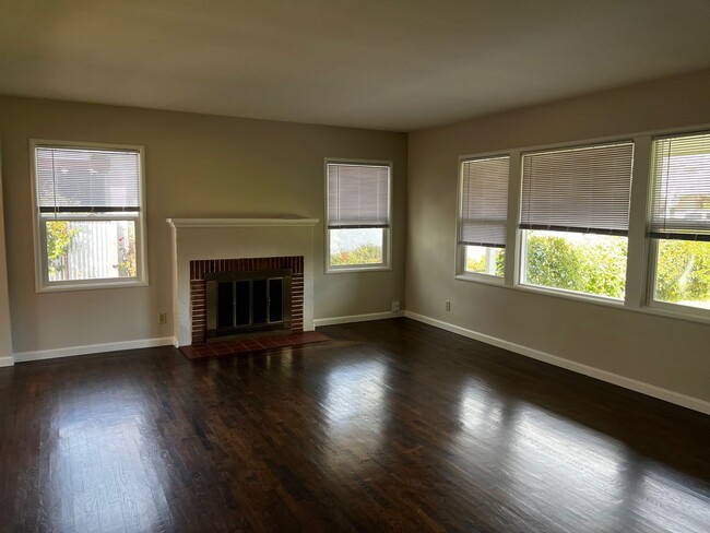 Building Photo - Recently Remodeled 2-Bedroom, 1-Bathroom H...