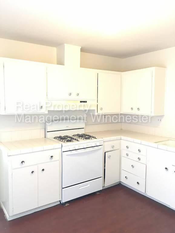 Foto del edificio - 2307 Skylark Dr