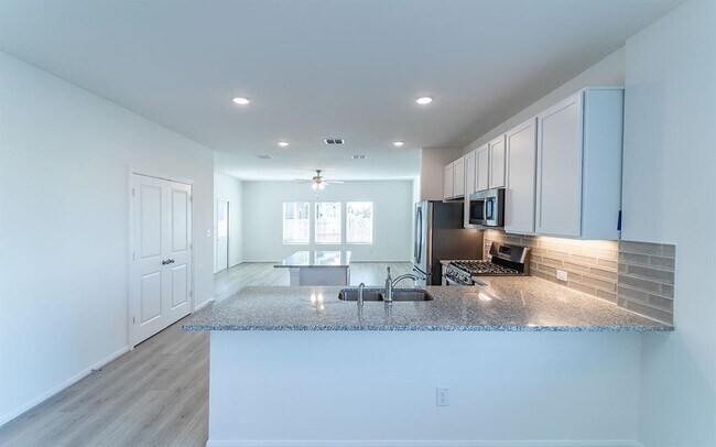 Building Photo - 200 Copper Lily Dr