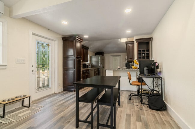 Foto del edificio - 710 S Pine St