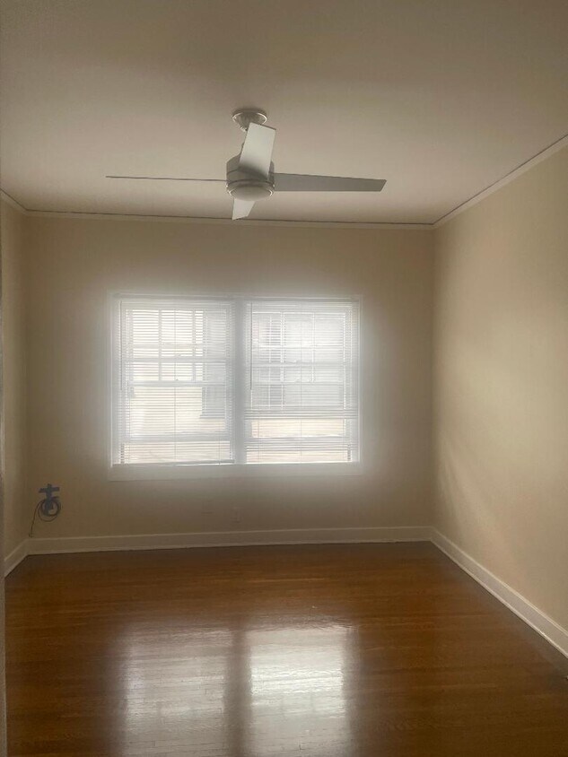 Foto del edificio - 8129 Blackburn Ave