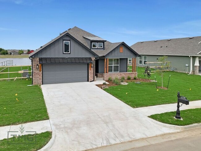 Building Photo - New Listing! Enclave at Parker Village!