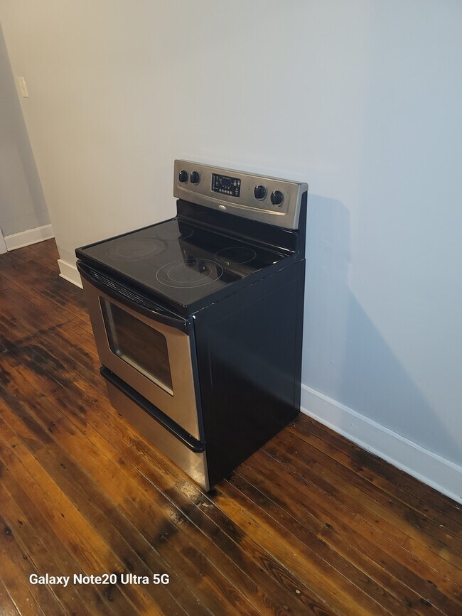 Stove - 4749 N 36th St