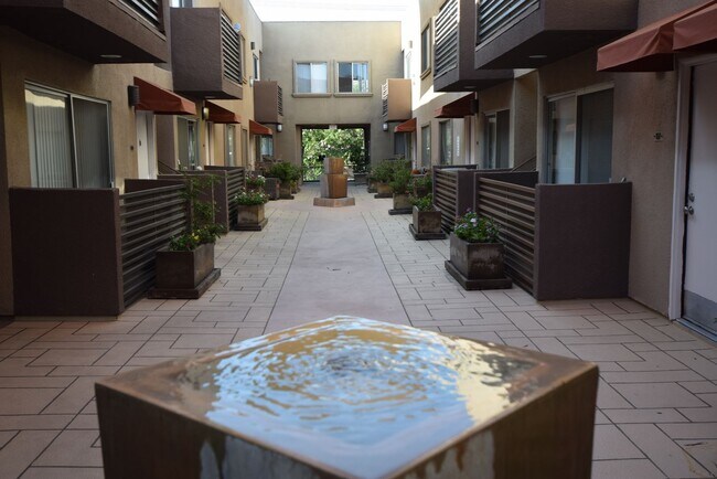 Foto del edificio - 21306 Parthenia St