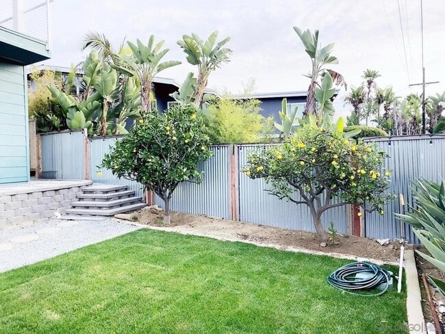 Building Photo - 1305 Blue Sky Dr