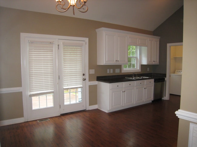 Building Photo - 1009 Sebring Dr
