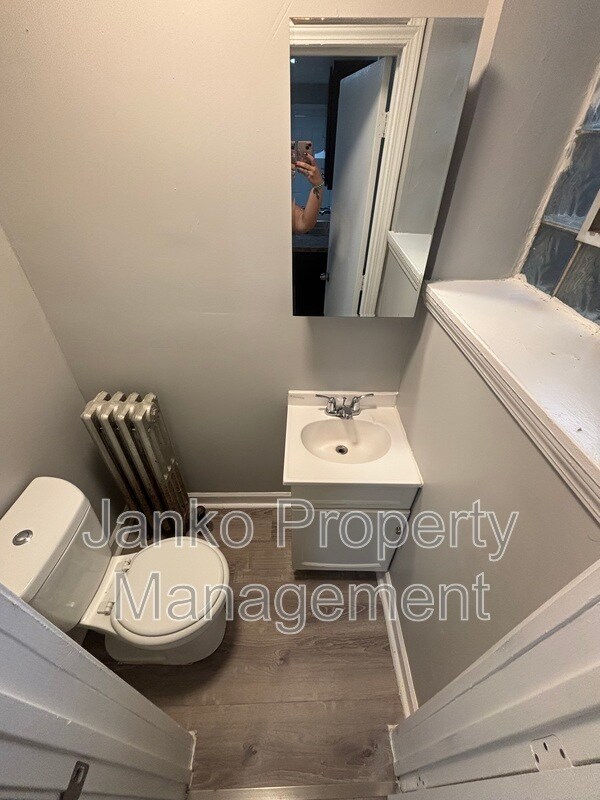 Foto principal - 1911 S Cicero Ave