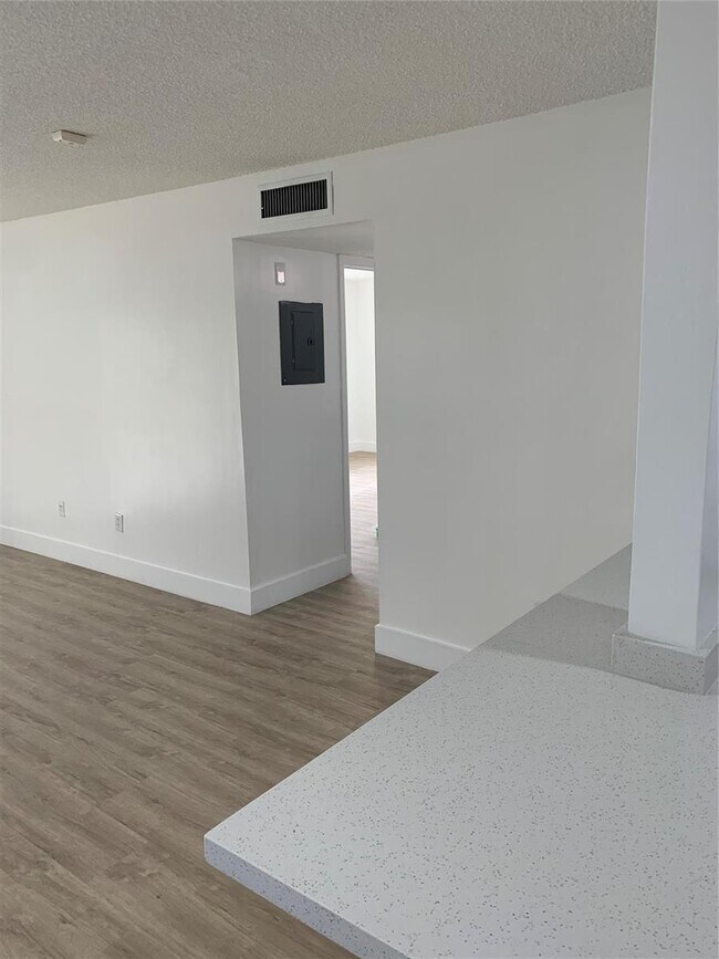 Foto del edificio - 4121 Stirling Rd