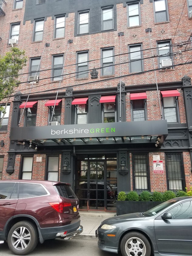 Foto principal - 4222 Ketcham St
