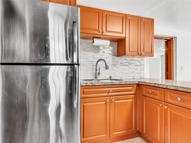 Foto del edificio - 555 SW 67th Ave