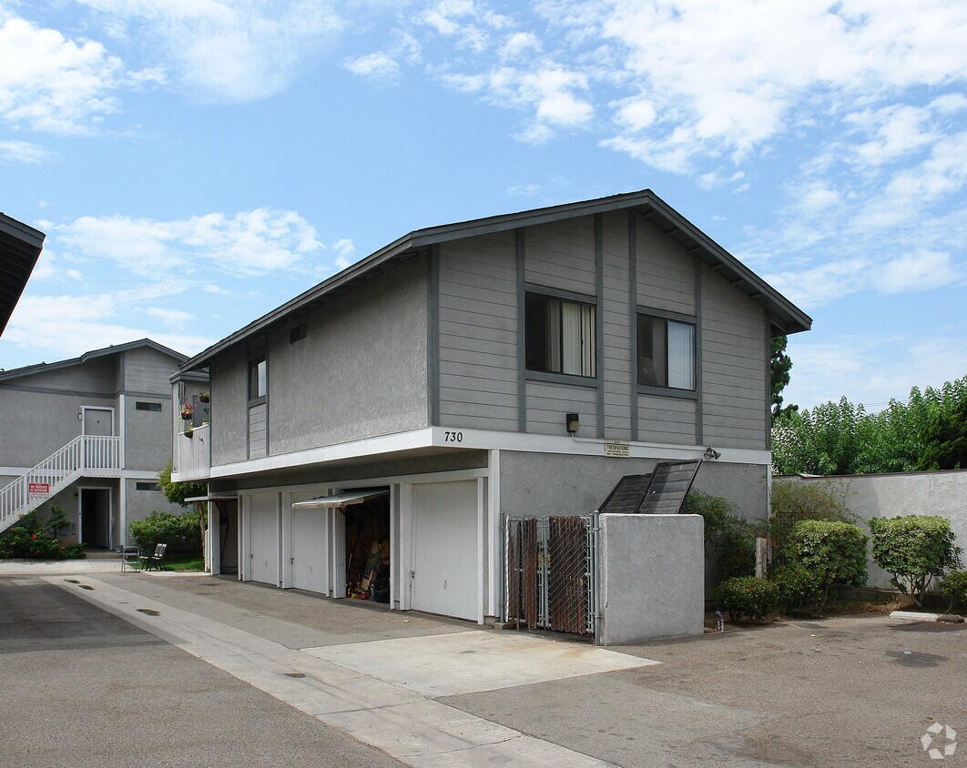 Primary Photo - 730 W Walnut Ave