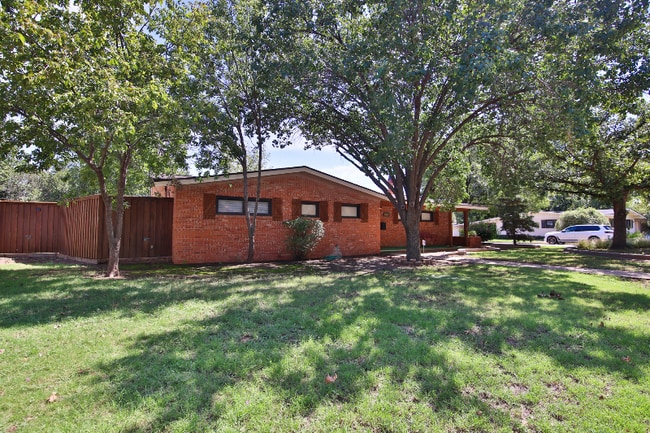 Building Photo - 5605 Geneva Ave