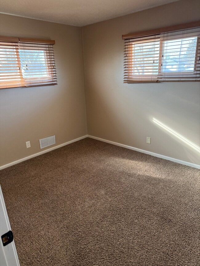 Building Photo - 338 E Jewell Ave