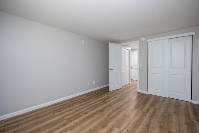 Building Photo - Glenora Gardens