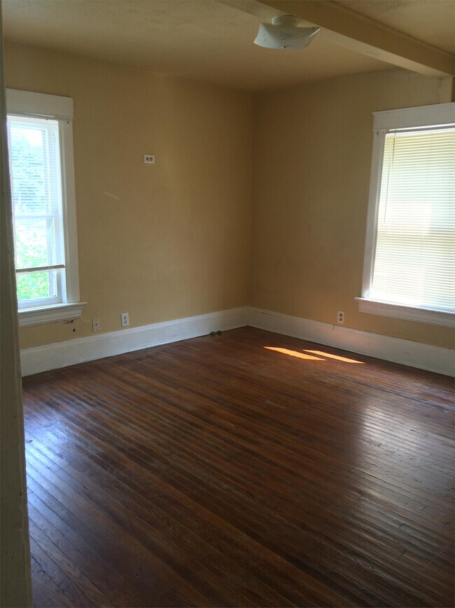 Building Photo - 122 Leland Ave