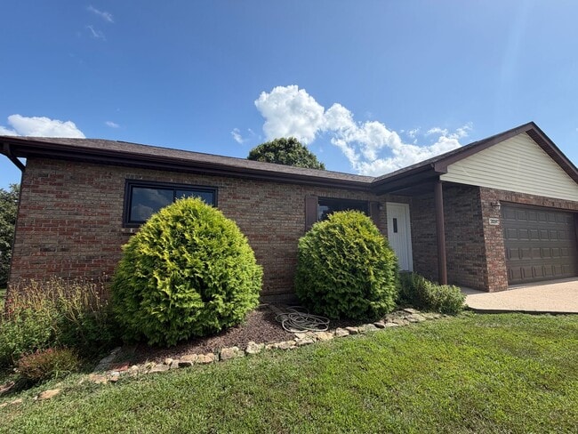 Building Photo - Two-Bedroom Single Family Home Available for Rent!