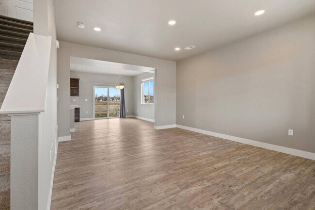 Foto del edificio - Upgraded Home with 3 Beds, 3 Baths, & 3-Ca...