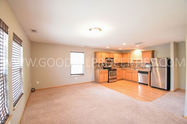 Building Photo - Experience the charm of this 2-bedroom, 2-bathroom townhome in Ankeny with an attached 2 car garage!