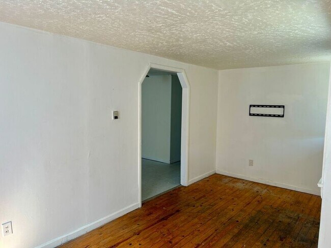 Building Photo - 1114 Krupar Ave