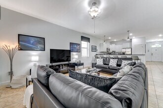 Building Photo - 1460 Moon Valley Dr