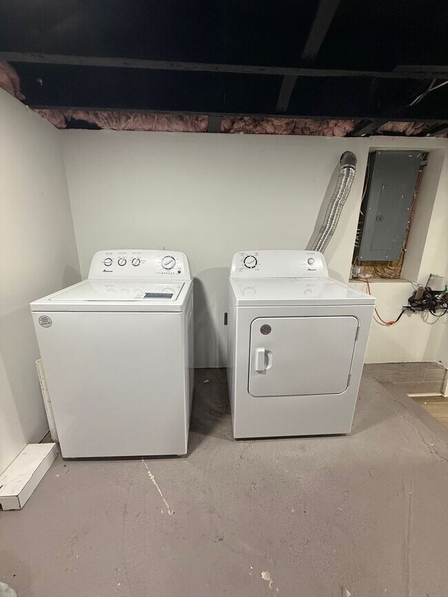 Building Photo - HOME FOR THE HOLIDAYS SPECIAL!-4 BEDROOM H...