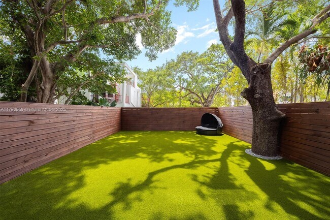 Foto del edificio - 2962 Coconut Ave