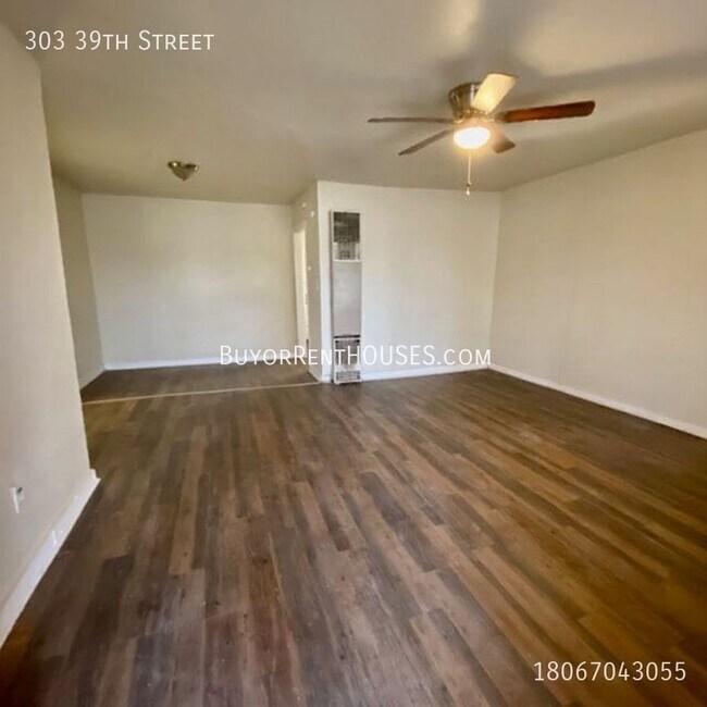 Building Photo - 303 39th St