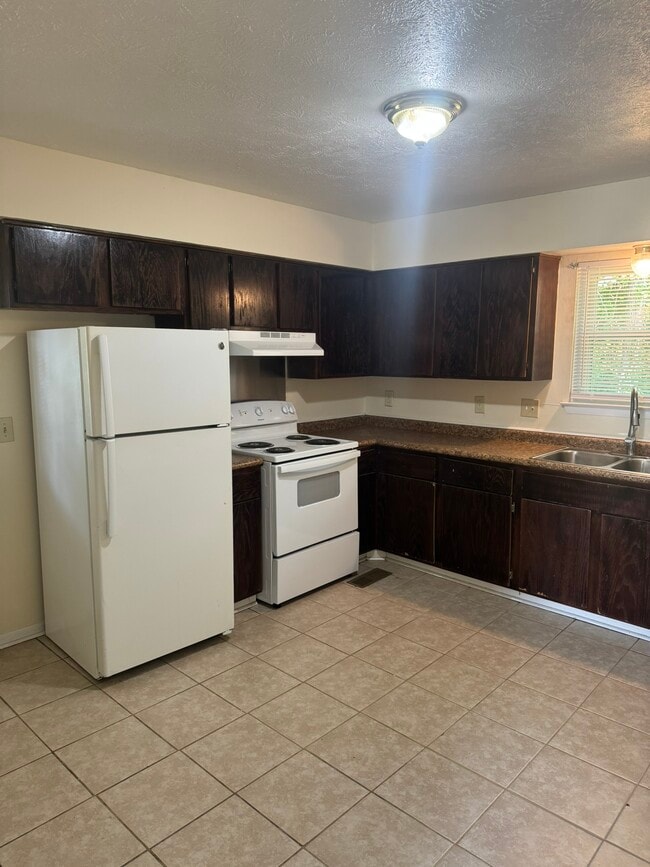 Building Photo - 1310 Ewing Creek Dr