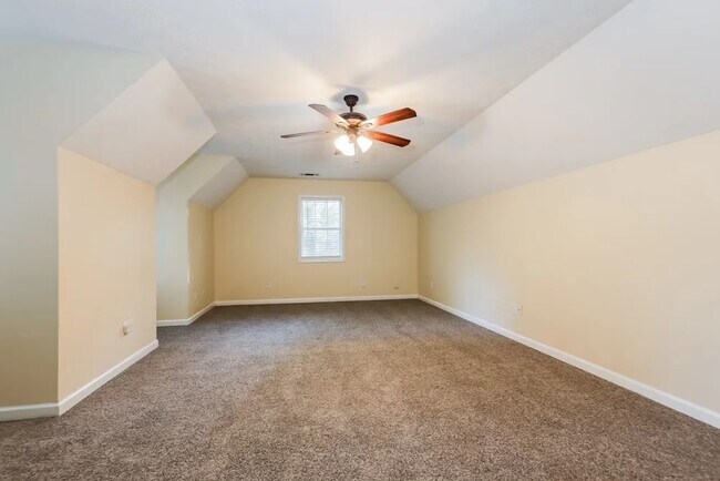 Building Photo - 161 Hayes Cir