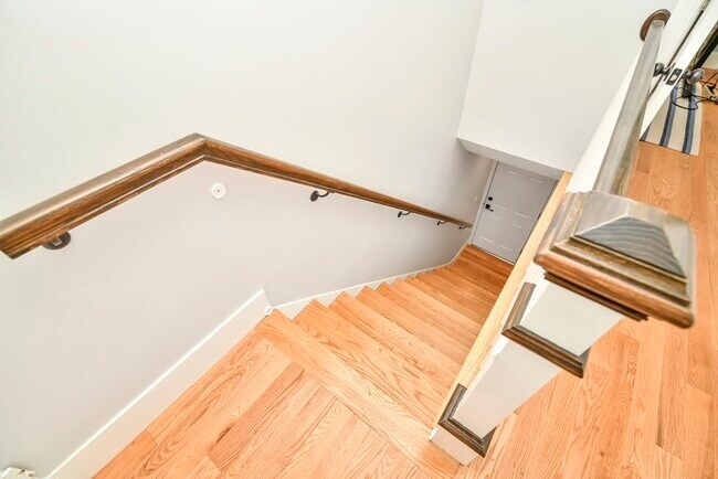 Building Photo - 765 Norwest Dr